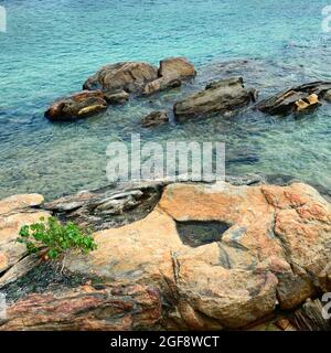 Schönen Steinen im Ozean Stockfoto