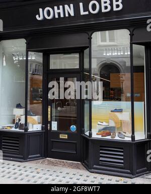 Schaufenster von John Lobb, in Jermyn St, St James, London; ein Qualitätsschuhmacher, Jetzt im Besitz von Hermès Stockfoto