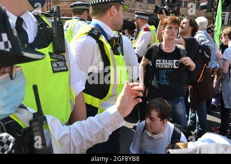 London, England. August 2021. Extinction Rebellion blockiert den Zirkus Cambridge als Teil der UK Rebellion von XR. Kredit: Jessica Girvan/Alamy Live Nachrichten Stockfoto