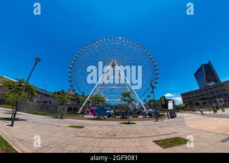 Rio de Janeiro, Brasilien - 14. Januar 2021: Verzerrte Fischansicht des Riesenrads Rio Star auf dem Olympic Boulevard. Stockfoto