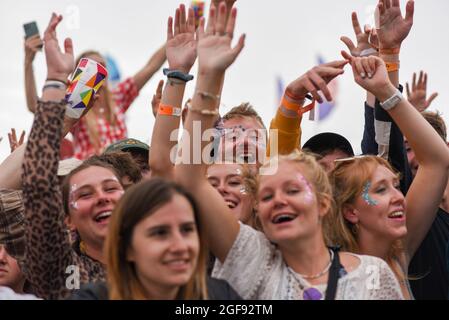 Boardmasters 2021 das Surf- und Musikfestival fand vom 13. Bis 15. August 2021 statt, mehr als 40000 Personen besuchten Boardmasters 2021 oberhalb von Watergate Bay, Cornwall, Großbritannien. Stockfoto