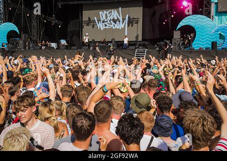 Boardmasters 2021 das Surf- und Musikfestival fand vom 13. Bis 15. August 2021 statt, mehr als 40000 Personen besuchten Boardmasters 2021 oberhalb von Watergate Bay, Cornwall, Großbritannien. Stockfoto