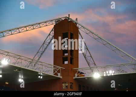 Genua, Italien, 23. August 2021. Eine allgemeine Ansicht des Stadions als die Sonne vor dem Spiel der Serie A bei Luigi Ferraris, Genua untergeht. Bildnachweis sollte lauten: Jonathan Moscrop / Sportimage Stockfoto