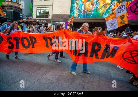 London, Großbritannien. August 2021. Extinction Rebellion Protest im Zentrum des West End. Kredit: JOHNNY ARMSTEAD/Alamy Live Nachrichten Stockfoto