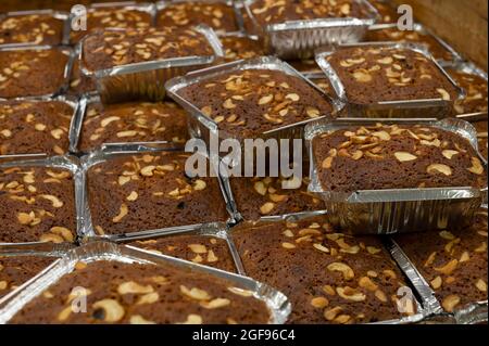 Kalkutta, Westbengalen, Indien - 29. Dcemeber 2019 : Einfache Pflaumenkuchen werden im Nahoum and Sons, einem 100 Jahre alten Traditionskonditorei im New Market, verkauft Stockfoto