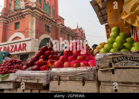 Kalkutta, Westbengalen, Indien - 29. Dezember 2019 : verschiedene Früchte werden auf dem Einzelhandelsmarkt in New Market Area, Kalkutta, verkauft. Stockfoto