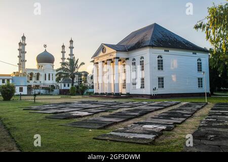 Neveh Shalom Synagoge und Moschee Kaizerstraat in Paramaribo, Hauptstadt von Suriname. Stockfoto