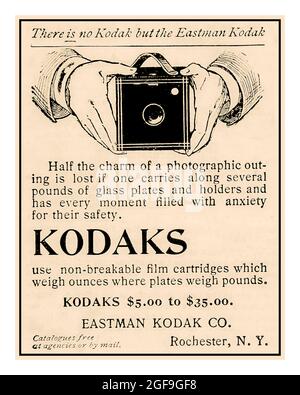 Vintage-Archiv Eastman Kodak Press Werbung für die „KODAKS“-Box-Kamera mit Filmkassetten anstelle von schweren zerbrechlichen Glasplatten. 1900 Rochester NY USA ‘Es gibt kein Kodak außer dem Eastman Kodak’ Stockfoto