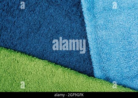 Set Handtücher. Weiche blaue und grüne Farbe Baumwollhandtücher Hintergrund Stockfoto