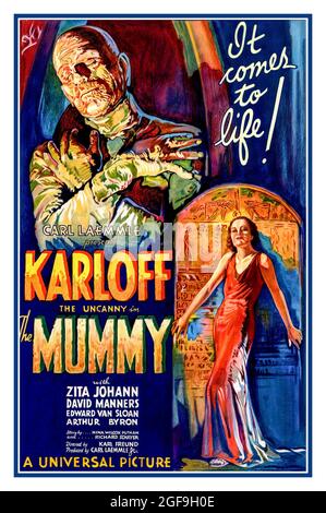 Vintage Movie Film Poster „The Mummy“ mit Boris Karloff. The Mummy ist ein US-amerikanischer Horrorfilm von 1932 unter der Regie von Karl Freund. Das Drehbuch von John L. Balderston stammt aus einer Geschichte von Nina Wilcox Putnam und Richard Schayer. Der Film wurde von den Universal Studios veröffentlicht und ist mit Boris Karloff, Zita Johann, David Manners, Edward Van Sloan und Arthur Byron zu sehen. Im Film wird eine alte ägyptische Mumie namens Imhotep von einem Team von Archäologen entdeckt und versehentlich durch eine magische Schriftrolle zum Leben erweckt. Plakat zur Kinoveröffentlichung von Karoly Grosz Stockfoto