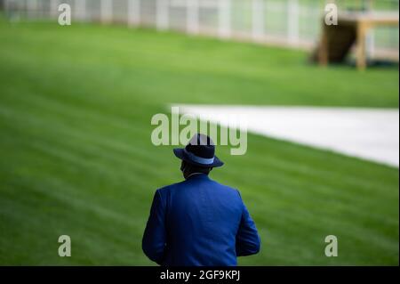 Menschen während der Eröffnung des jährlichen Medef-Sommertreffens La Ref am 24. August 2021 auf der Rennstrecke Longchamp in Paris. Foto von Raphael Lafargue/ABACAPRESS.COM Stockfoto