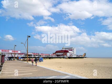 Der Strand und Britannia Pier, Great Yarmouth, Norfolk, East Anglia, England, VEREINIGTES KÖNIGREICH Stockfoto