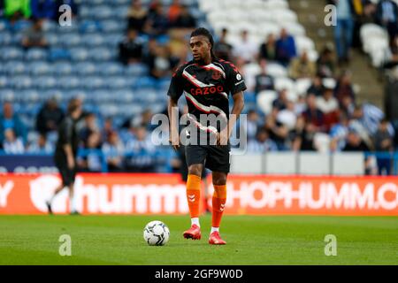 Alex Iwobi #17 von Everton wärmt sich vor dem Spiel auf Stockfoto