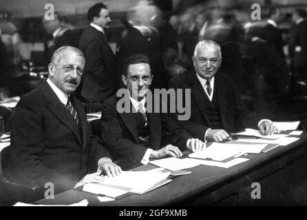 Deutsche Delegation auf der Genfer Abrüstungskonferenz 1933. Von links nach rechts: Friedrich von Keller, Joseph Goebbels, Konstantin von Neurath. Stockfoto