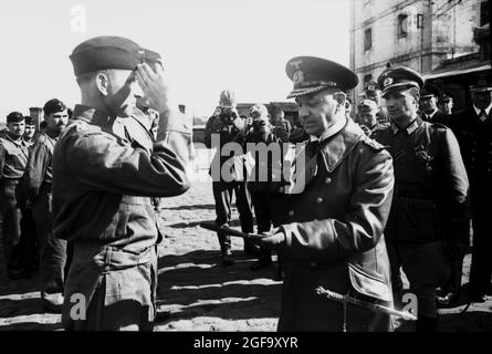 Ein Porträt des deutschen Marineoffiziers Admiral Erich Räder aus dem Jahr 1936 mit dem erfolgreichen U-Boot-Kapitän Otto Kretschmer. Quelle: Deutsches Bundesarchiv Stockfoto