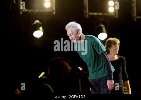 London, Großbritannien. Mai 2014. (Bild der Datei) der Rolling Stones-Schlagzeuger Charlie Watts ist am 24. August 2021 im Alter von 80 Jahren in London gestorben. Sein Tod in einem Krankenhaus wurde von seinem Publizisten Bernard Doherty angekündigt. Andere Angaben wurden sofort nicht gemacht. Bild der Datei - Charlie Watts tritt 2014 mit den Rolling Stones beim Rock in Rio Musikfestival in Lissabon auf. (Bild: © Pedro Fiuza/ZUMA Press Wire) Stockfoto