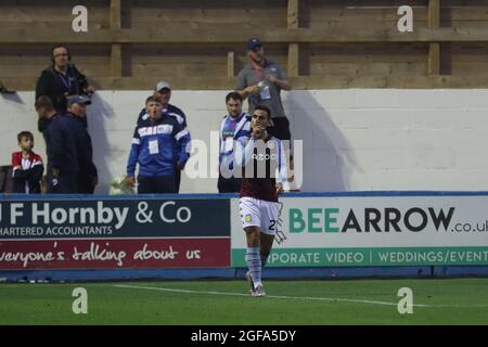 BARROW IN FURNESS, GROSSBRITANNIEN. 24. AUGUST Anwar El Ghazi von Aston Villa feiert am Dienstag, den 24. August 2021, nachdem er beim zweiten Spiel des Carabao Cup zwischen Barrow und Aston Villa in der Holker Street, Barrow-in-Furness, ihr drittes Tor erzielt hat. (Kredit: Mark Fletcher | MI News) Kredit: MI Nachrichten & Sport /Alamy Live News Stockfoto