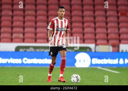 Sheffield, Großbritannien. August 2021. Kyron Gordon #34 von Sheffield United mit dem Ball in Sheffield, Vereinigtes Königreich am 8/24/2021. (Foto von Simon Whitehead/News Images/Sipa USA) Quelle: SIPA USA/Alamy Live News Stockfoto