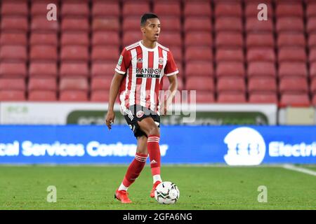 Sheffield, Großbritannien. August 2021. Kyron Gordon #34 von Sheffield United mit dem Ball in Sheffield, Vereinigtes Königreich am 8/24/2021. (Foto von Simon Whitehead/News Images/Sipa USA) Quelle: SIPA USA/Alamy Live News Stockfoto