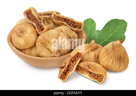 Getrocknete Feige in Holzschüssel isoliert auf weißem Hintergrund mit Beschneidungspfad und volle Schärfentiefe Stockfoto