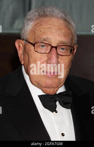 Henry Kissinger nimmt an der Eröffnung der Saison 2009-10 der Metropolitan Opera mit einer Neuproduktion von „Tosca“ am Josie Robertson Plaza des Lincoln Center in New York City am 21. September 2009 Teil. Foto: Henry McGee/MediaPunch Stockfoto