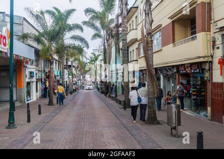 MANIZALES, KOLUMBIEN - 5. SEPTEMBER 2015: Straße in der Innenstadt von Manizales, Stadt in der kolumbianischen Kaffeezone Stockfoto