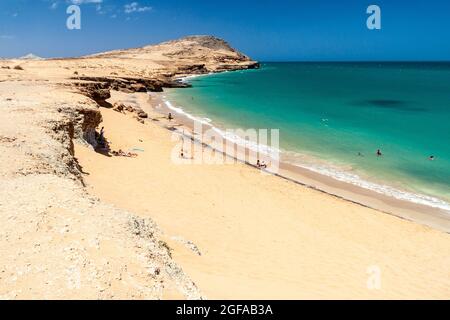 CABO DE LA VELA, KOLUMBIEN - 24. AUGUST 2015: Küste der Halbinsel La Guajira in Kolumbien. Strand Playa del Pilon. Stockfoto