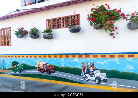 Bunt geschmückten Häuser in Guatape Dorf, Kolumbien Stockfoto