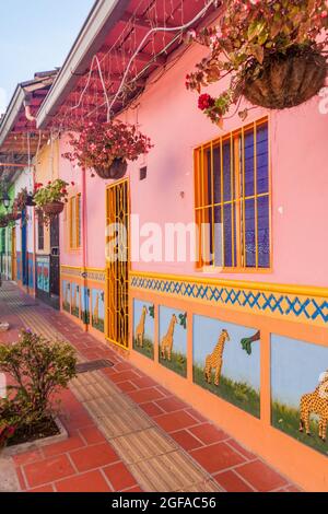Bunt geschmückten Häuser in Guatape Dorf, Kolumbien Stockfoto