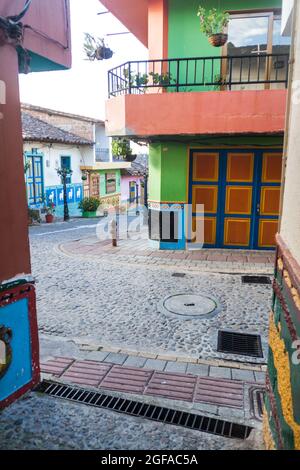 Bunt geschmückten Häuser in Guatape Dorf, Kolumbien Stockfoto