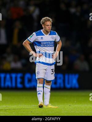 LONDON, GROSSBRITANNIEN. AM 24. AUGUST 2021 spielte QPR Stephen Duke-McKenna während des Carabao Cup-Spiels zwischen den Queens Park Rangers und Oxford United im Kiyan Prince Foundation Stadium., London. (Kredit: Ian Randall | MI News) Kredit: MI News & Sport /Alamy Live News Stockfoto