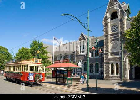 Stadt Schleife Straßenbahn außerhalb Christchurch Arts Center, Worcester Boulevard, Christchurch, Canterbury, Neuseeland Stockfoto