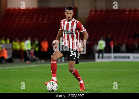 Sheffield, Großbritannien. August 2021. Kyron Gordon #34 von Sheffield United mit dem Ball in Sheffield, Vereinigtes Königreich am 8/24/2021. (Foto von Simon Whitehead/News Images/Sipa USA) Quelle: SIPA USA/Alamy Live News Stockfoto