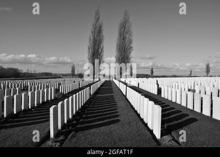 Tyne Cot Friedhof in schwarz-weiß, Ieper (Ypern), Belgien. Stockfoto