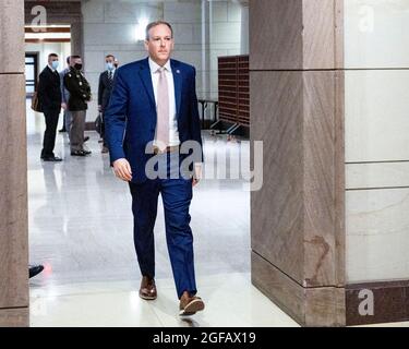 Washington, DC, USA. August 2021. 24. August 2021 - Washington, DC, Vereinigte Staaten: US-Repräsentant LEE ZELDIN (R-NY) beim Spaziergang am Capitol. (Bild: © Michael Brochstein/ZUMA Press Wire) Stockfoto