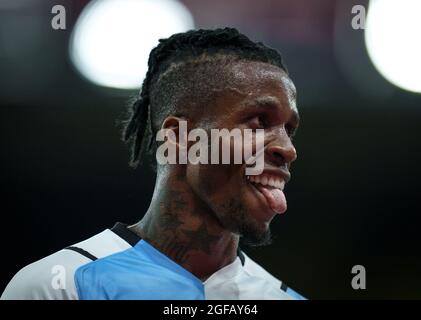 Watford, Großbritannien. August 2021. Wilfried Zaha von Crystal Palace während des Carabao Cup-Spiels zwischen Watford und Crystal Palace in der Vicarage Road, Watford, England am 24. August 2021. Foto von Andy Rowland. Quelle: Prime Media Images/Alamy Live News Stockfoto