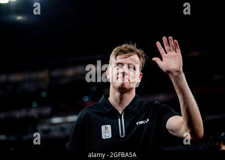 Der belgische Tischtennisspieler Laurens Devos feiert, nachdem er ein Männer-Einzel-TT9-Qualifikationsspiel in der Gruppe A zwischen dem Belgier Devos und den USA gewonnen hat Stockfoto