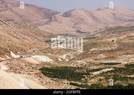 Blick auf das Agrarfeld im Hochland, Straße 78, Zagros-Gebirge, bei Ali Abad, Provinz Fars, Iran, Persien, Westasien, Asien Stockfoto