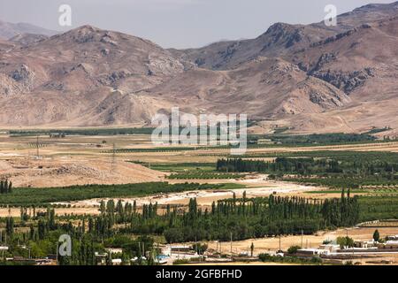 Blick auf das Agrarfeld im Hochland, Road 78, Zagros Mountains, Ali Abad, Fars Provinz, Iran, Persien, Westasien, Asien Stockfoto