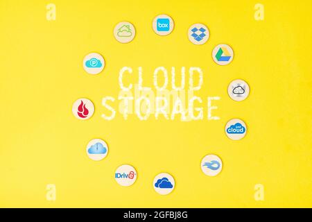 Diagramm des berühmten Cloud-Storage-Service-Anbieters. Cloud-Speicher ist die neue Art, Daten zu speichern und gemeinsam zu nutzen. Stockfoto