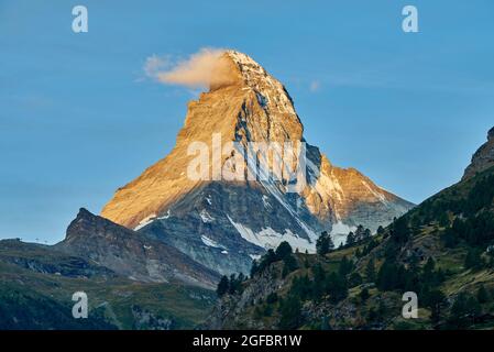 Die Sonne geht auf dem Matterhorn auf Stockfoto