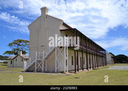Die historische Quarantänestation am Point Nepean in der Nähe von Portsea in Australien ist als Museum erhalten und zeigt ein doppelstöckiges Krankenhausgebäude Stockfoto