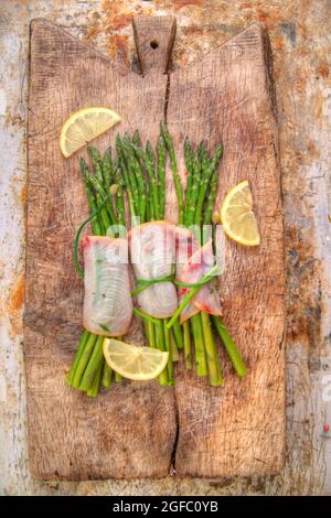 Zweiter Kurs von Schwertfisch und Spargel Beilage Stockfoto