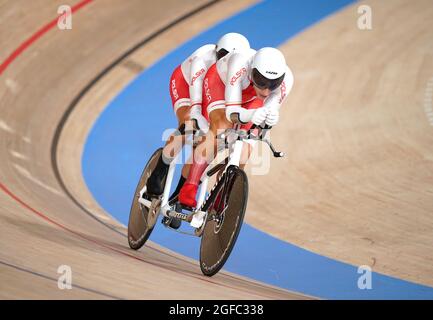 Die Polens Marcin Polak und Michal Ladosz beim Einzel-Bronze-Finale der Männer B 4000 m auf dem Izu Velodrome am ersten Tag der Paralympischen Spiele in Tokio 2020 in Japan. Bilddatum: Mittwoch, 25. August 2021. Stockfoto