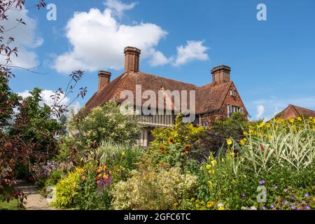 Great Dixter House and Garden, East Sussex, England, Großbritannien. Die Heimat des verstorbenen gefeierten Gärtners und Schriftstellers Christopher Lloyd. Stockfoto