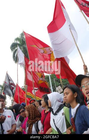 Studenten protestieren gegen die Politik der indonesischen Regierung, die Kraftstoffpreise von 4,500 auf 6,500 Rupien zu erhöhen - verursacht durch steigende Preise auf den globalen Ölmärkten. Yogyakarta, Indonesien. Juni 2008. Stockfoto