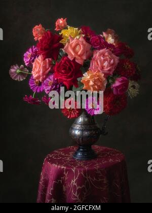 Stillleben mit herrlichen Blumenstrauß Stockfoto