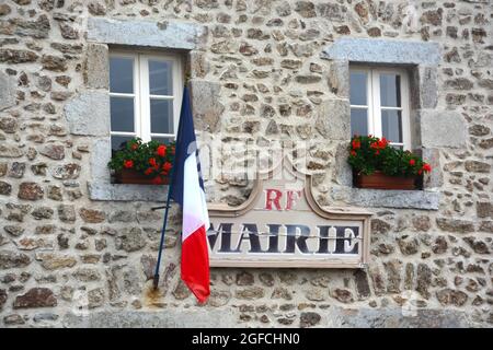 rathaus eines ländlichen Dorfes in Livradois-Forez, Chambon sur Dolore, Puy-de-Dome, Auvergne-Rhone-Alpes, Frankreich Stockfoto