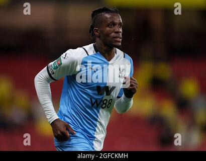 Watford, Großbritannien. August 2021. Wilfried Zaha von Crystal Palace während des Carabao Cup-Spiels zwischen Watford und Crystal Palace in der Vicarage Road, Watford, England am 24. August 2021. Foto von Andy Rowland. Quelle: Prime Media Images/Alamy Live News Stockfoto