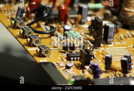 Variety Radio Teile Gelötet Auf Elektronische Platine Closeup Stockfoto